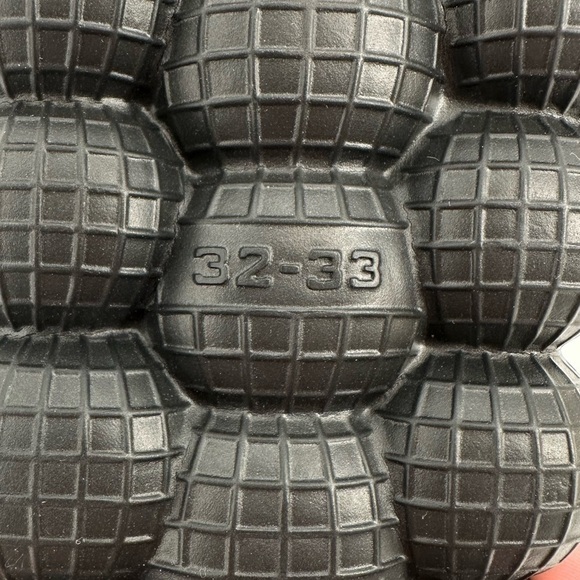 Closed Toe Slip On Black Bubble Slippers New In Bag Kids Size US 1.5-2/EU 32-33 - Picture 8 of 8